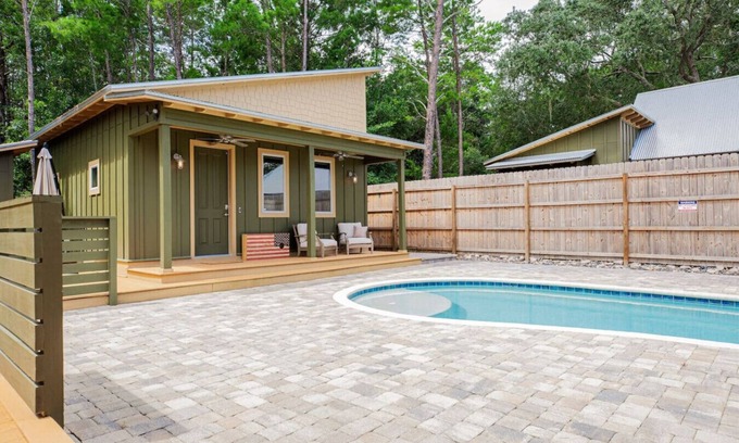 Santa Rosa Beach Apartment | The Firefly Poolside Cottage close to all of 30A