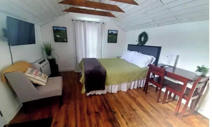 Staunton House | The Firefly Springhouse