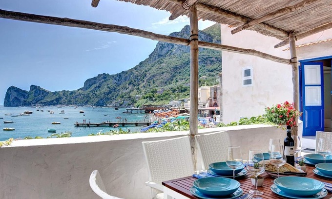 Marina del Cantone Apartment | The Fisherman’s Suite – Steps from the beach