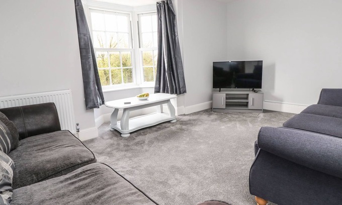 Ningwood Apartment | THE FLAT, family friendly in Shalfleet
