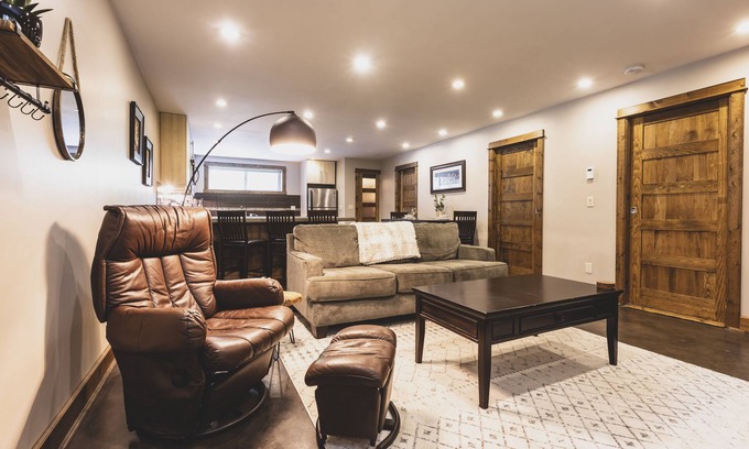 Revelstoke House | The Forest Suite - Peaceful + Private Hot Tub