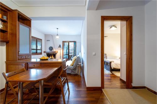 Potamia Apartment | The Foxes - Modern 1BD apartment in the Forest