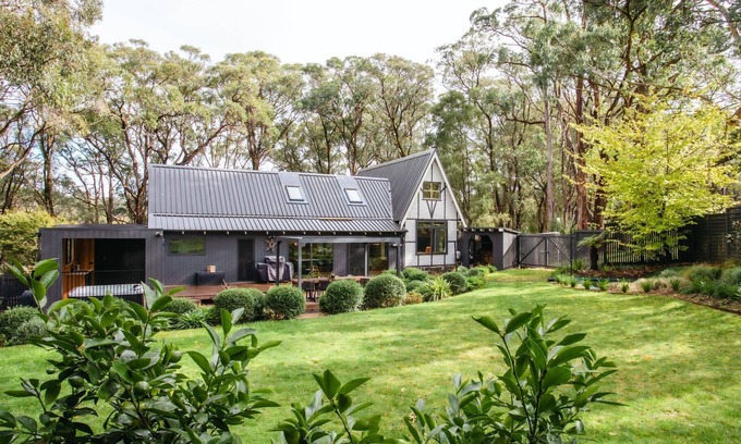 Red Hill House | The Gables has been beautifully renovated and styled with quality furnishings and sits right in the