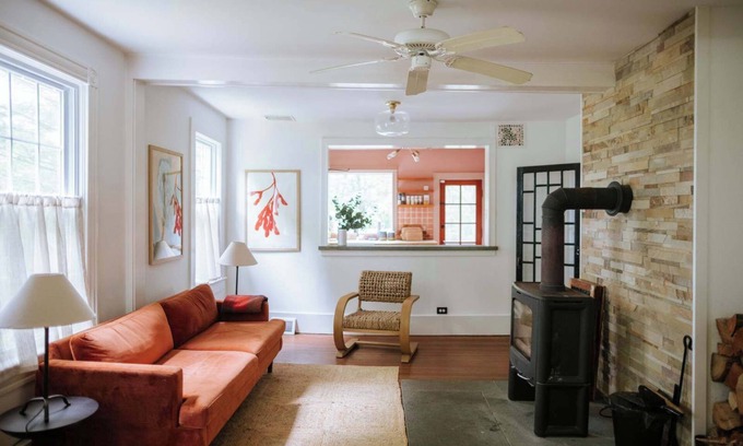 Callicoon House | The Gables: Newly Renovated Farmhouse (Sleeps 17!)
