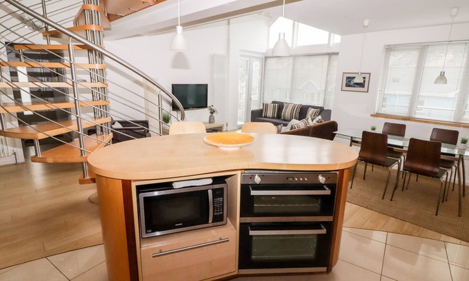 Tenby Cottage | The Gallery