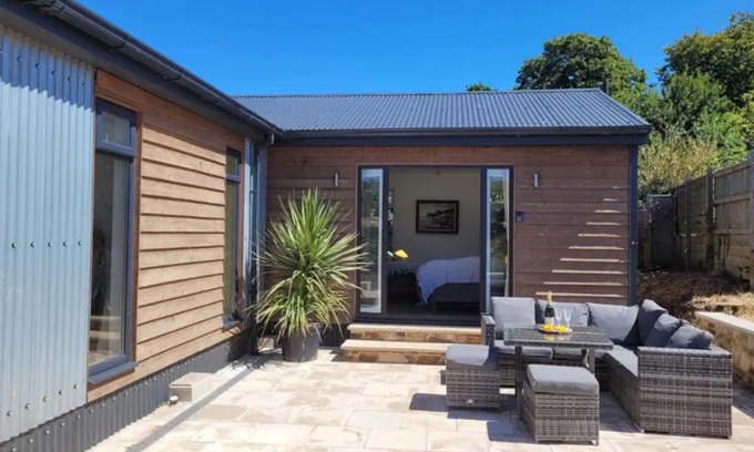 Shaldon House | The Garden Lodge