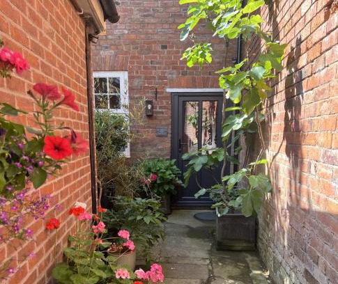 Leominster House | The Gardener's Cottage