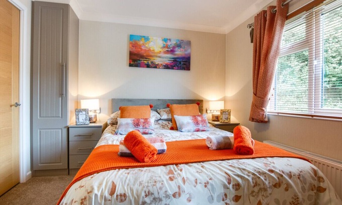 Wiseman's Bridge House | The Garnwen Lodge - Two Bedroom House, Sleeps 4