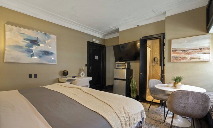 Central New York City Apartment | The Gatsby Apartment at The Historic Mansfield Residence