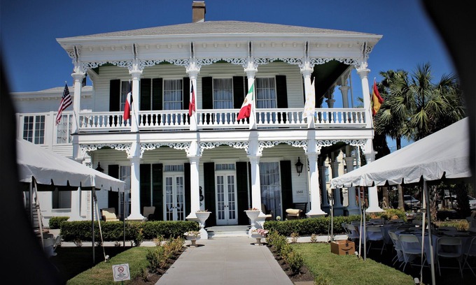 Galveston Bed & Breakfast | The George Manor
