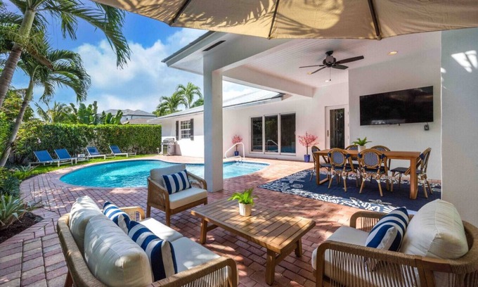 Lake Ida Shores Apartment | The Getaway 3BR/3BA Pool Home E. Delray