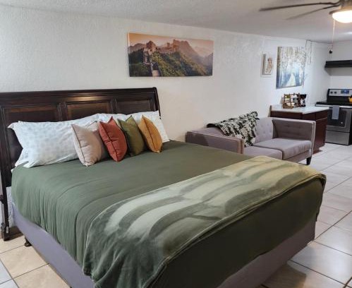 Three Rivers House | The Getaway -6 miles from SNP