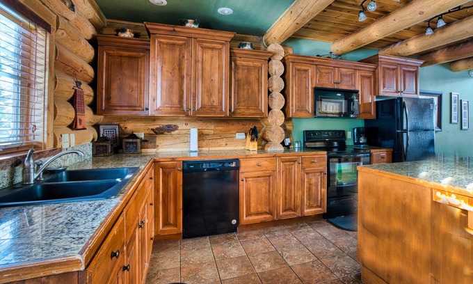 Island Park Cabin | The Getaway at Ponds Lodge Cabin 16
