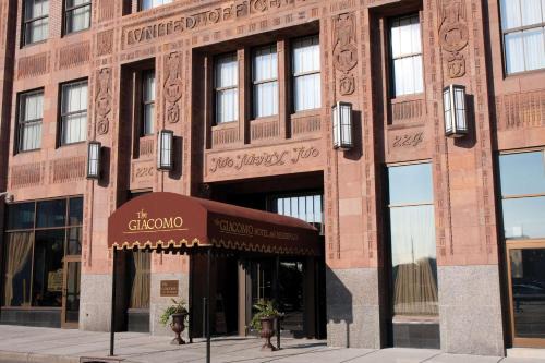 Downtown Niagara Falls Hotel | The Giacomo, an Ascend Collection Hotel