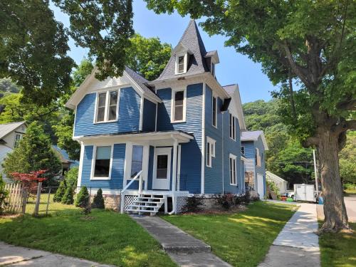 Elberta House | The Glarum House - Gorgeous Historic Home & Ac!
