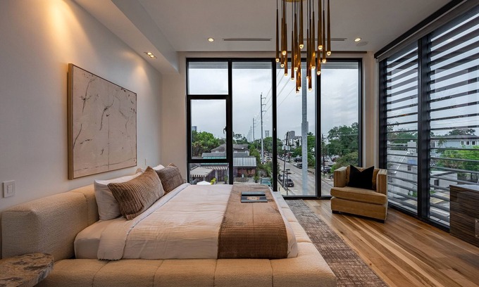 Hyde Park House | The Glass Haus II· Modern Luxury · River Oaks · Rooftop Terrace · Elevator ⭐️⭐️⭐️⭐️⭐️