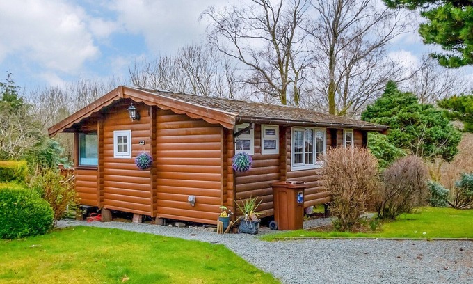 Bronaber House | The gold log cabin is well designed and offers that added bit of luxury for those of you who want a