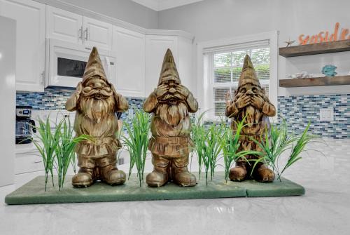 Garden City Apartment | The Golden Gnomes