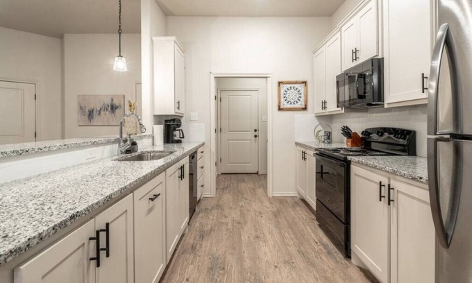 North by Northwest House | The Golden Paradise - 2BR/2BA - New Construction