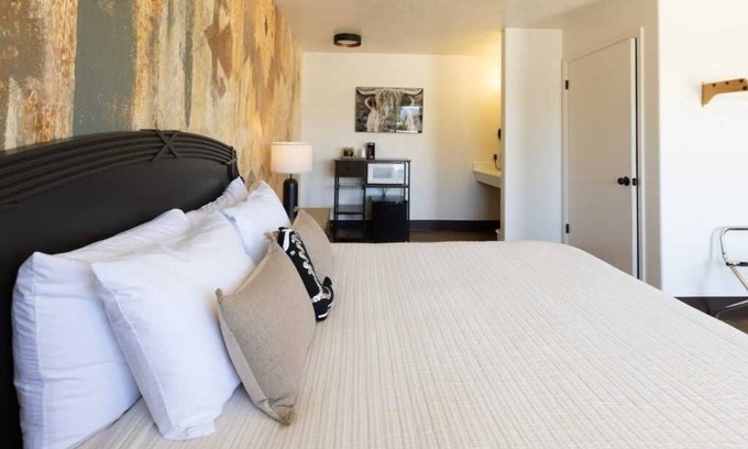 Panguitch Hotel | The Golden Spur Hotel - Double Bed - Western Theme
