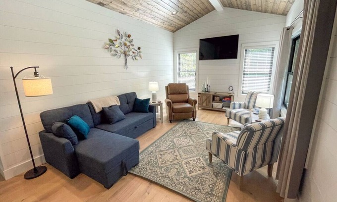 Franklin House | The Golfview Cottage