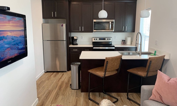 Ellensburg Apartment | "The Gorgeous George" - A charming private detached apartment