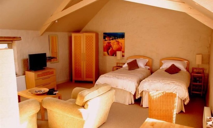 Pelynt House | The Granary Suite: A spacious Double/Twin suite