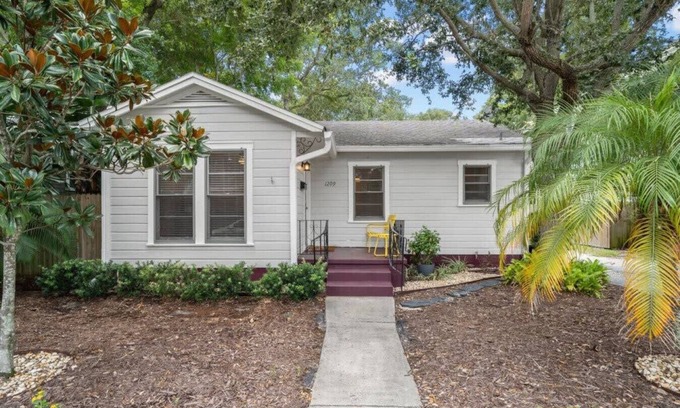 Historic Hyde Park North House | The Grand Hyde Out - Hyde Park Home + In-Law Suite
