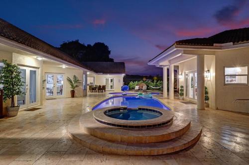Southwest Ranches Villa | The Grand Luxe 8BR Villa w POOL and basketball