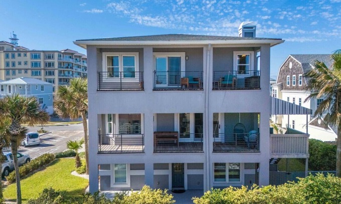 Jacksonville Beach House | The Grand Pelican - 5/4 - Oceanfront - Sleeps 12