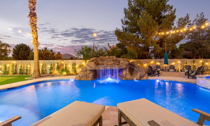 Gilbert House | The Grand Saguaro, Heated Pool, Hot Tub, Pickleball, Sleeps 27