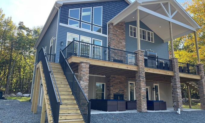 Lake Harmony Estates Villa | The Grand Splash Retreat -nSpacious 10BR,7B Brand New Villa