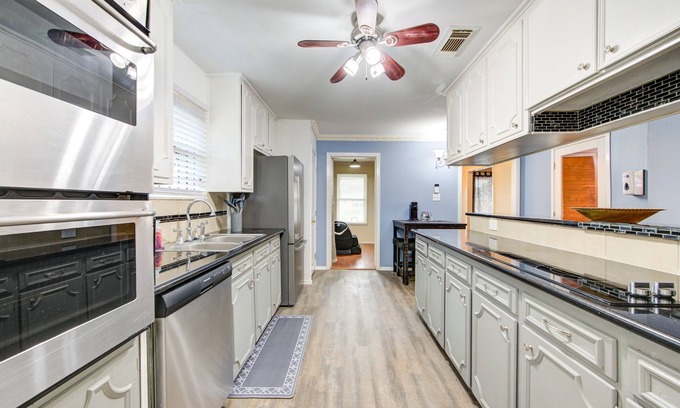 Southeast Houston House | The Great Houston Hideaway Awaits!