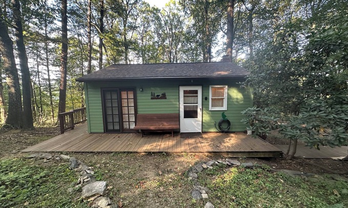 Aspers Cabin | The Green Glade Family Glamping Cabin Near Gettysburg & Trails