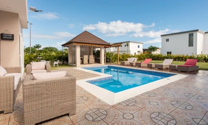 Villa Belen House | The Green Palms 5 Bedroom villa with pool/garden