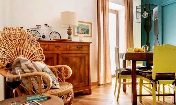 Ragusa Apartment | The green staircase, apartment Autumn