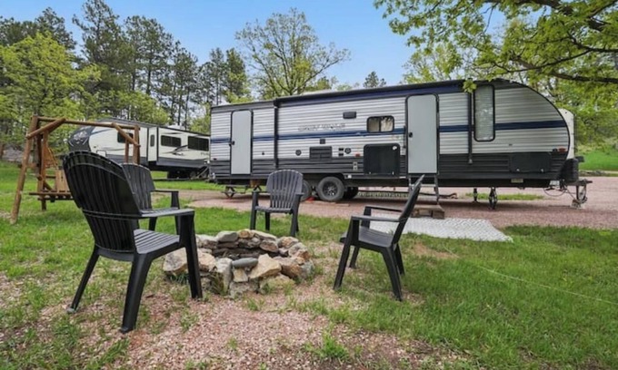 Hermosa House | The Grey Wolf - Camper by Mount Rushmore/Custer SP