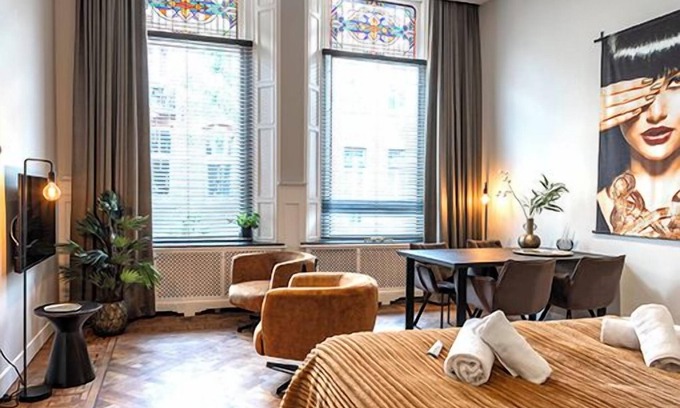 Centrum Apartment | The ground floor studio, spanning 30m2, offers a cozy retreat with a stylish wood herringbone floor