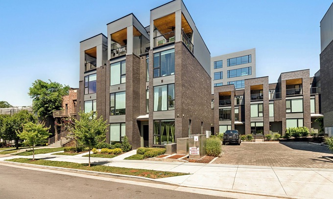 Music Row Apartment | The Grove #3 by AvantStay | Historic Music Row Location