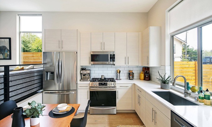 West Woodland House | The Gus| Rooftop Hot Tub| 3BR/2BTH| Peloton