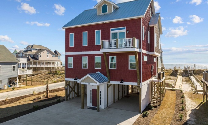 North Topsail Beach House | The Hamptons #139 Brand new, Oceanfront B, Hot Tub, Com. Pool!