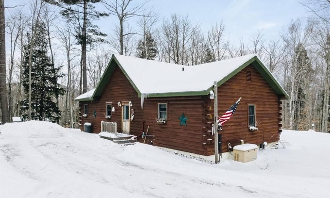 Warren Cabin | The Hansberry Cabin - Forest Setting - Hiking & ATV Trails - Lake - Pond - River
