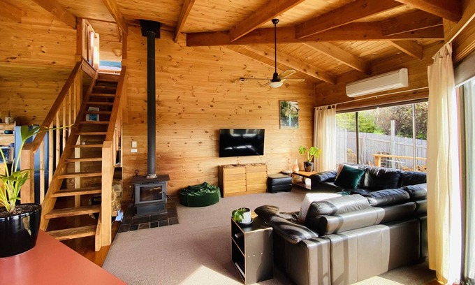 Beaumaris House | The Happy Shack with Ocean Views