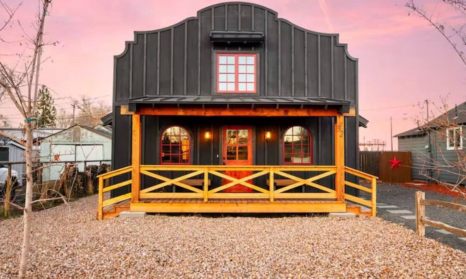 Old Bend House | The Hastings House - Walker's Paradise W/Hot Tub