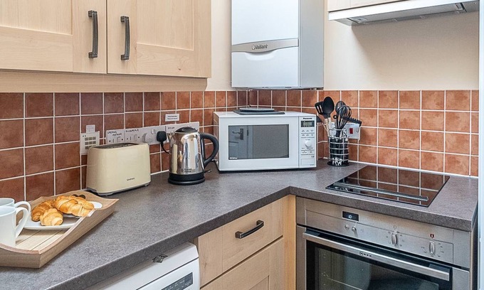 Aldeburgh Cottage | The Haven at Coastguard Court - sleeps 4 guests in 2 bedrooms