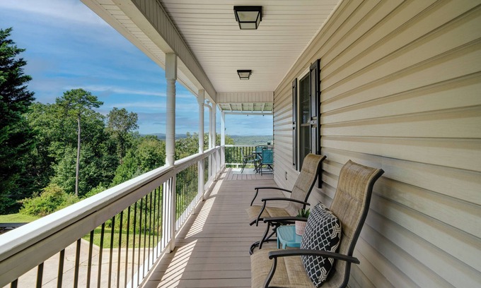 East Ellijay House | The Haven at Sunset View – Must-See 3 BDR w/Unbelievable Views!