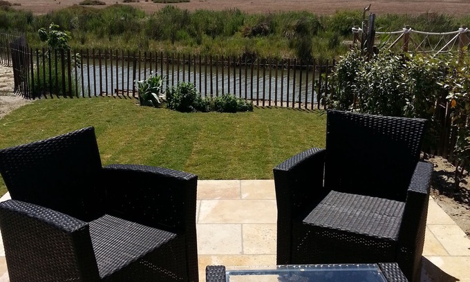 Saintes-Maries-de-la-Mer Apartment | the heart of the Nature Park of the Camargue, charming apartment with large garden