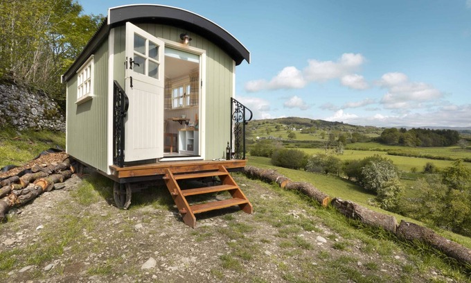 Meathop Apartment | The Heron Shepherds Hut at Lyth Valley