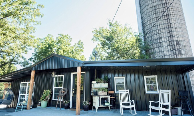 Bardwell Cabin | The Hickory Chicken "Hard to find, worth the search"