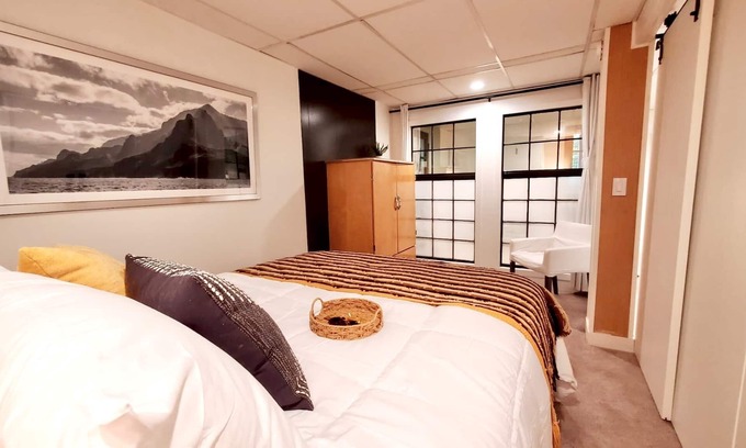 Clarksville Apartment | *The Hidden Gem* DunbarCave-SwanLake Suite NEW!
